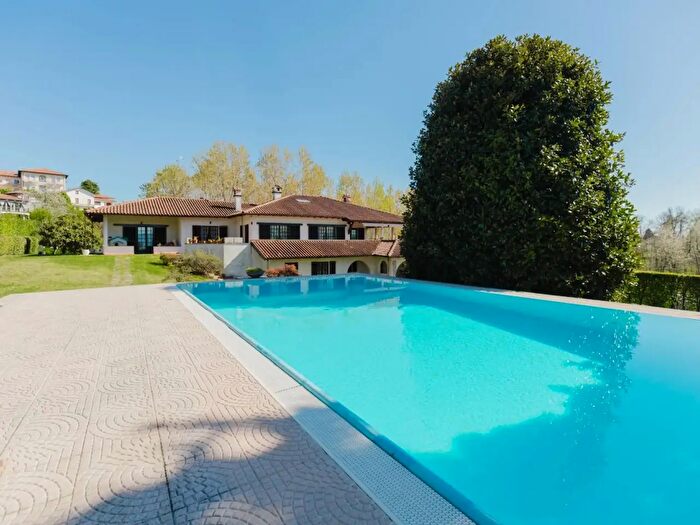 Casa con 17 locali in vendita in Via Alessandro Volta, Sumirago