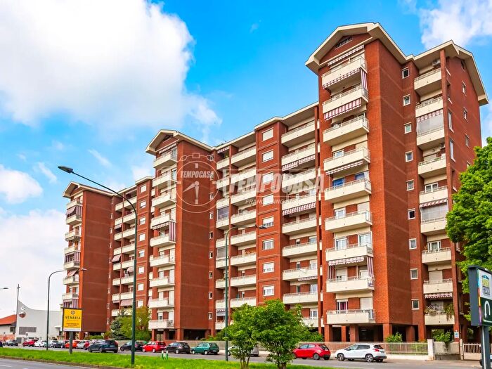 Appartamento trilocale in vendita in Via Andrea Sansovino, Torino