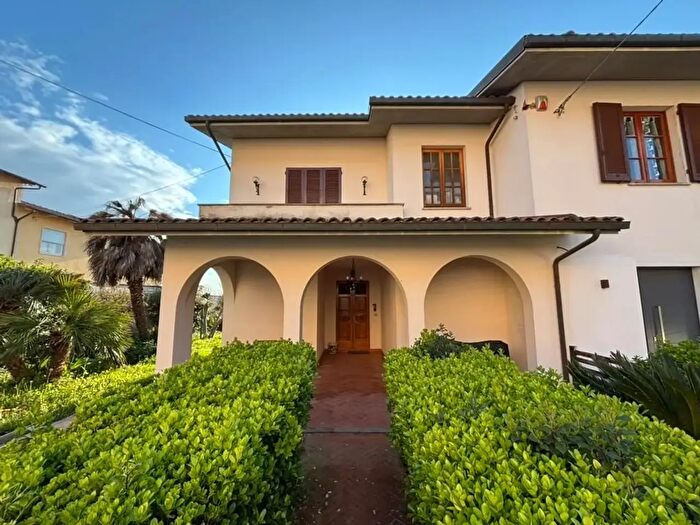 Appartamento con 8 locali in vendita in Montopoli In Val DArno