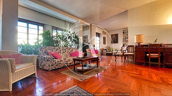 Appartamento con 8 locali in vendita in Piazza Guglielmo Marconi, Savona