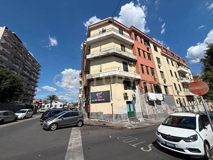 Appartamento quadrilocale in vendita in Viale Mario Rapisardi, Cibali, Catania