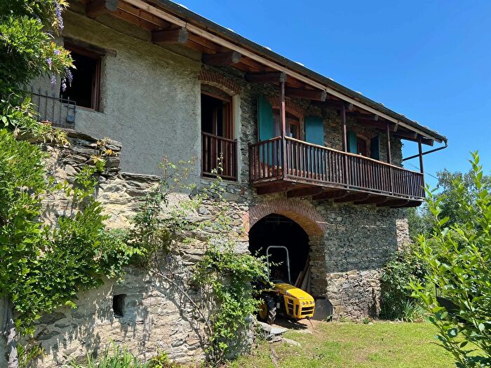 Casa con 9 locali in vendita in Via Ruata, Prarostino