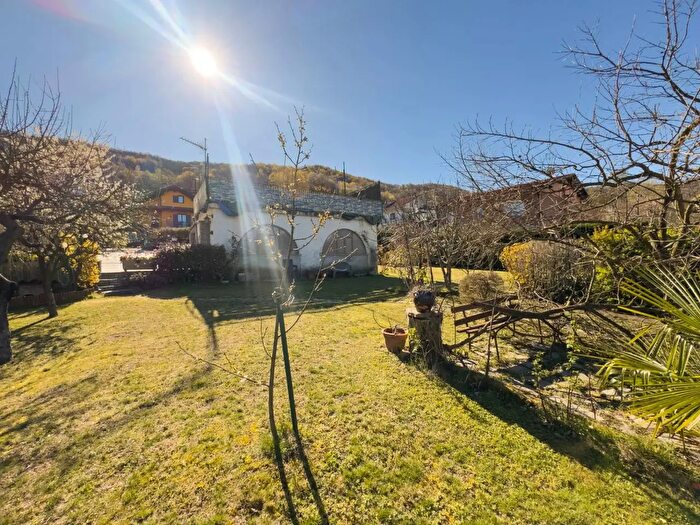 Casa con 6 locali in vendita in Via Tevere, Trana