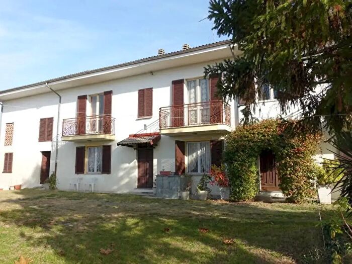 Casa con 13 locali in vendita in Strada Cascinetta, Costigliole DAsti