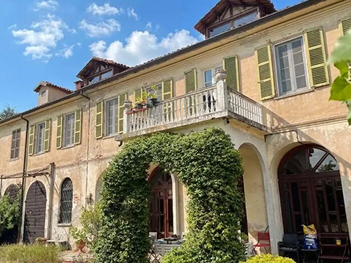 Casa con 8 locali in vendita in Via Tommaso Ferreri, Barbania