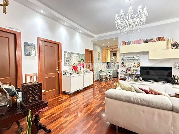 Appartamento con 5 locali in vendita in Via Francesco Sivori, Genova