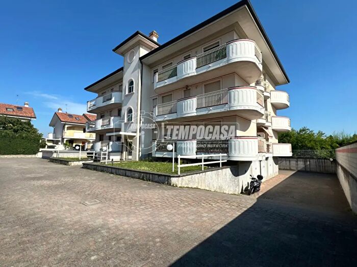 Appartamento trilocale in vendita in Via Monte Bianco, Ossona
