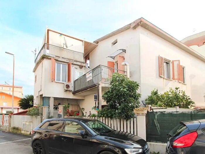 Casa con 10 locali in vendita in Via Bafile, Alba Adriatica