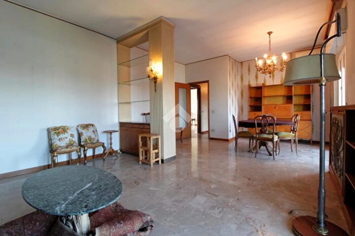 Appartamento trilocale in vendita in Via Alessandro Manzoni, Canegrate