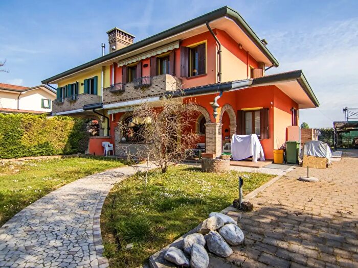 Casa con 6 locali in vendita in SantAngelo Di Piove Di Sacco