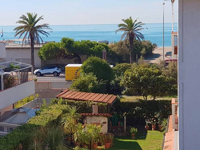 Appartamento trilocale in affitto in V Comano, Marina di Carrara, Carrara