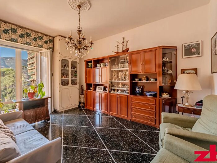 Appartamento con 5 locali in vendita in Corso De Stefanis, Genova