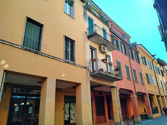 Appartamento trilocale in affitto in Via del Borgo di San Pietro, Irnerio, Bologna