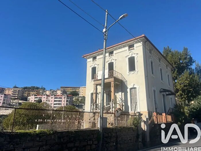 Casa con 9 locali in vendita in Corso Inglesi, Sanremo