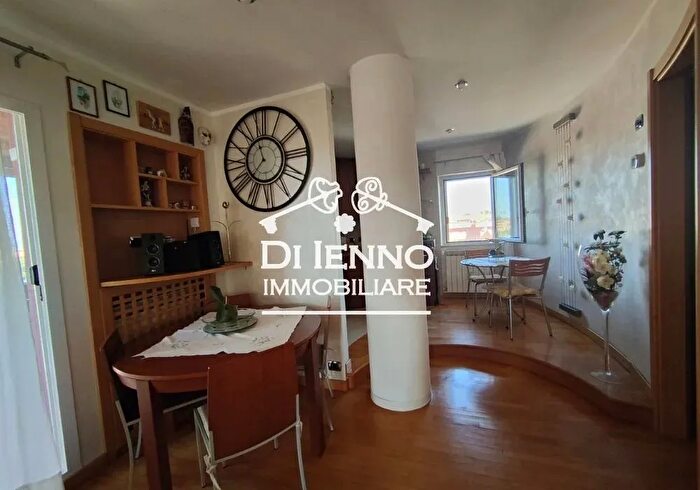 Appartamento trilocale in vendita in Roma