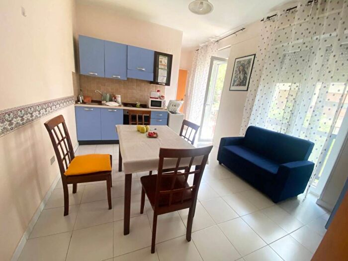 Appartamento trilocale in affitto in Via Montello, Centro, Avezzano