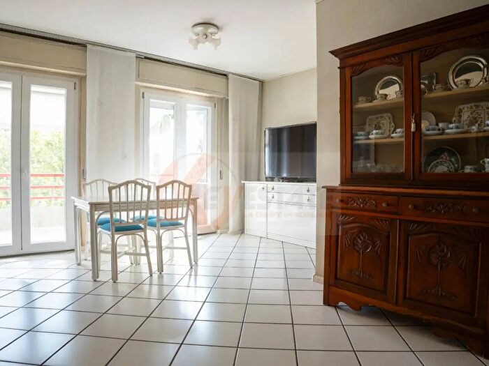 Appartamento con 6 locali in vendita in Via Perantoni Satta, Sassari