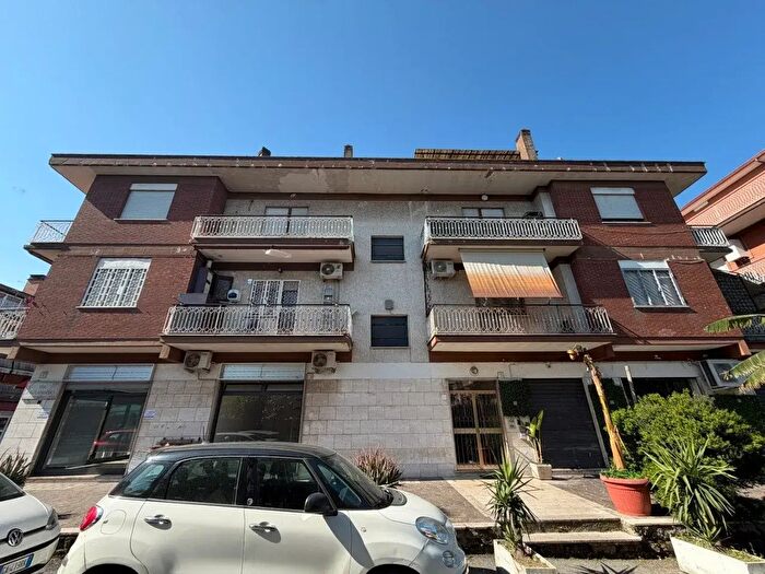 Appartamento quadrilocale in vendita in Via Zaccanopoli, Roma