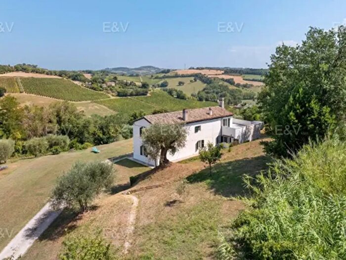 Casa con 6 locali in vendita in Strada Ferriera, Pesaro