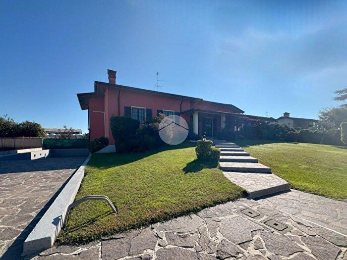 Casa quadrilocale in vendita in Via Fisogni, Trenzano