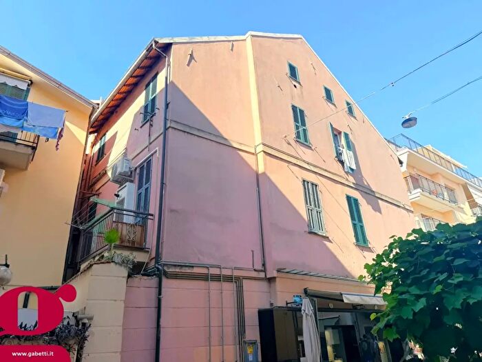 Appartamento bilocale in vendita in Via Nizza, Diano Marina