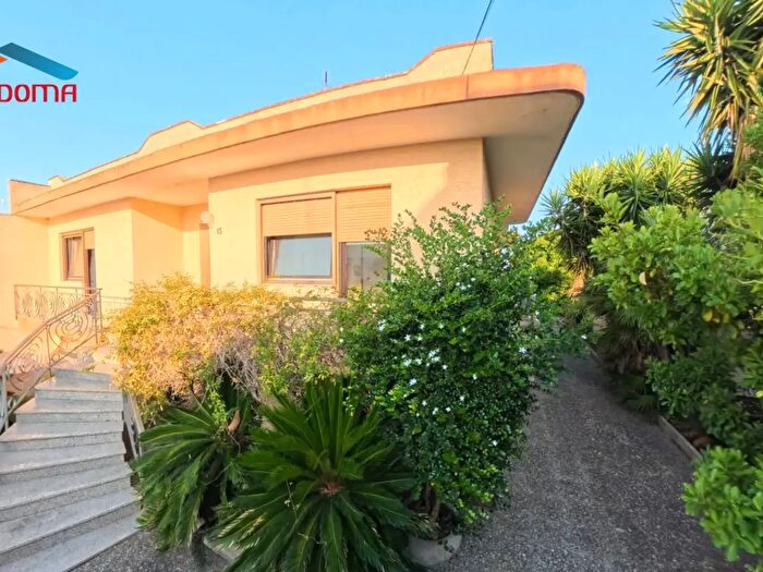 Casa con 8 locali in vendita in Via Piave, Uggiano La Chiesa