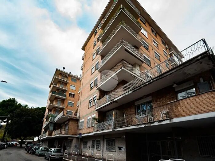 Appartamento monolocale in affitto in Via Raffaele Calzini, Roma