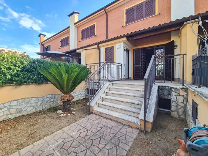 Casa trilocale in vendita in Via Giardino della Minerva, Roma