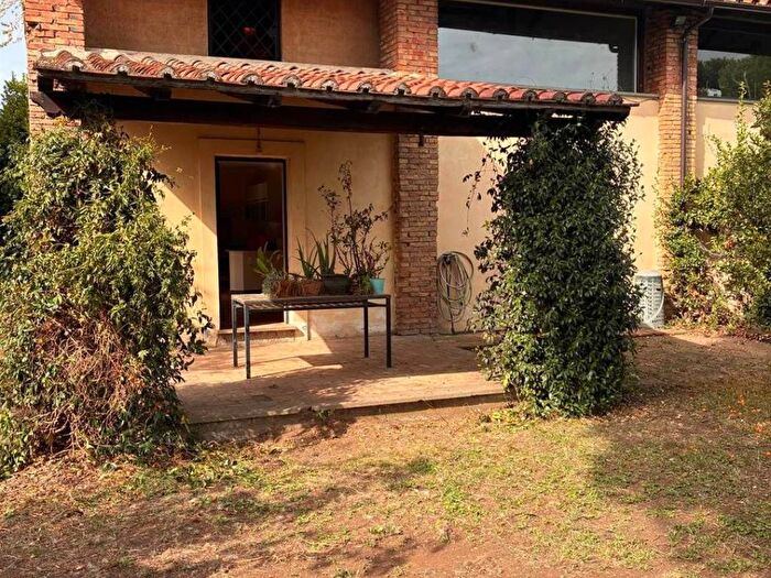 Casa con 5 locali in affitto in Via Appia Antica, Torricola Tor Carbone, Roma