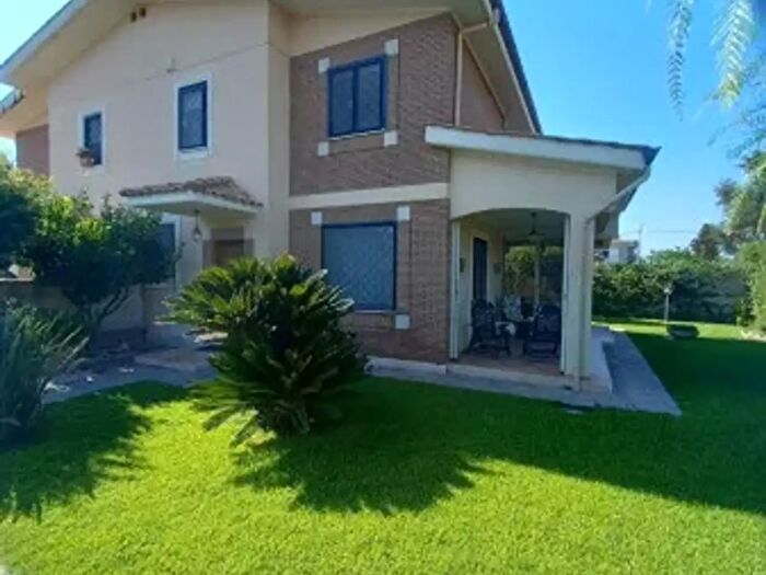 Casa quadrilocale in vendita in Via dei Gigli, Anzio