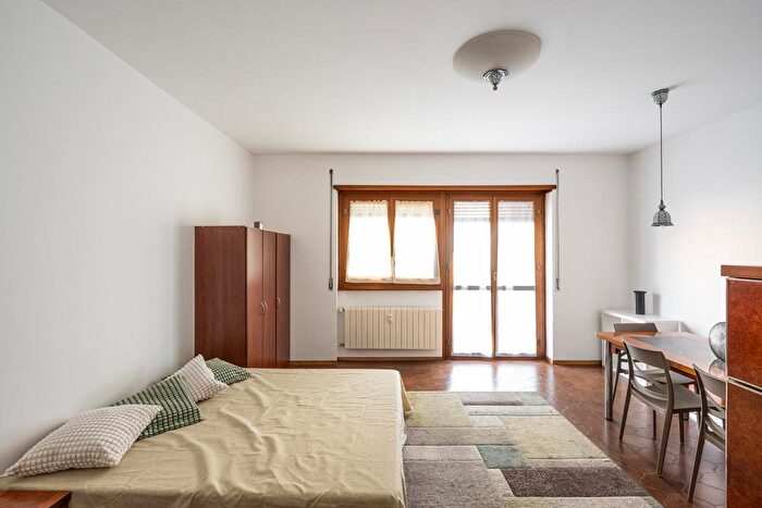 Appartamento quadrilocale in affitto in Via Broni, Milano