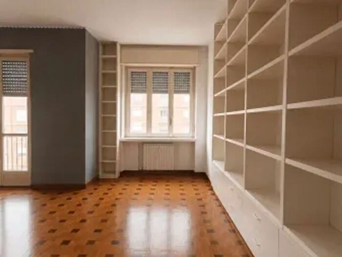 Appartamento trilocale in affitto in Corso Re Umberto, Torino