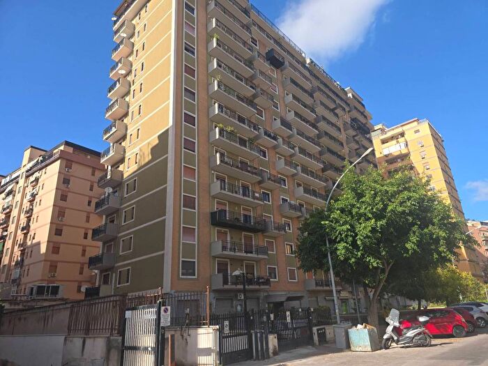 Casa trilocale in affitto in Via Valdemone, De Gasperi Croce Rossa, Palermo