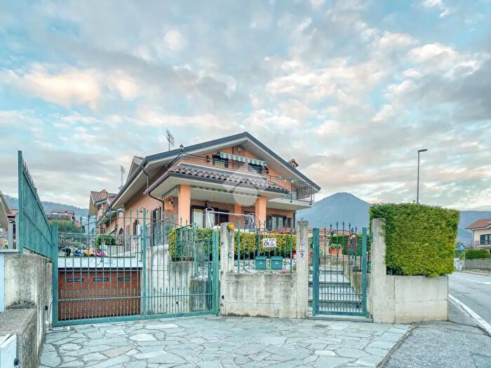 Casa con 7 locali in vendita in Via al Cerrone, Villar Dora