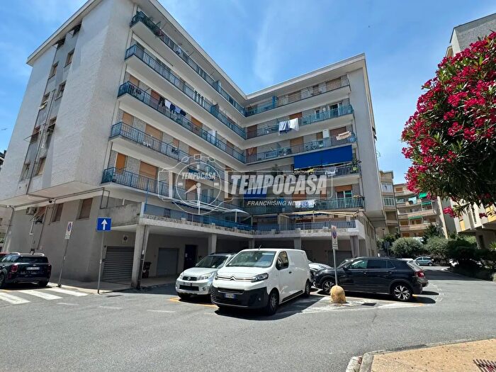 Appartamento quadrilocale in vendita in Piazza Lombardia, Albissola Marina