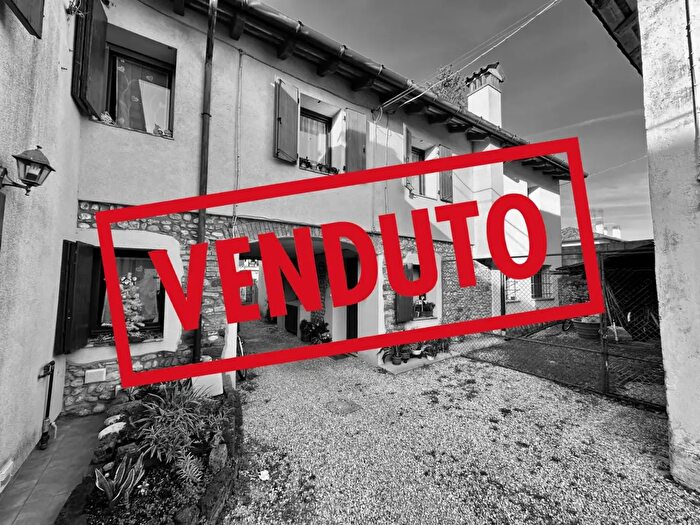 Appartamento con 5 locali in vendita in Manzano