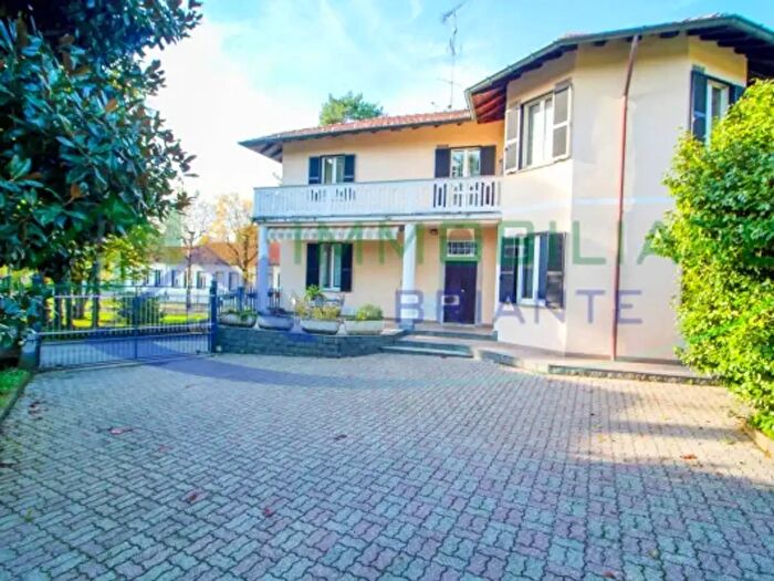 Casa quadrilocale in vendita in Via Cascina Torretta, Vergiate