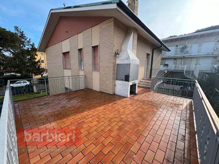 Appartamento quadrilocale in affitto in Viale Solferino, Centro, Cervia