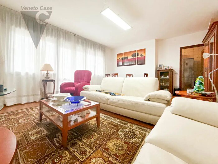 Appartamento quadrilocale in affitto in Stra