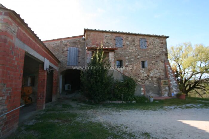 Casa con 5 locali in vendita in Trequanda