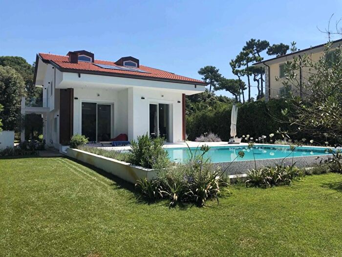 Casa con 13 locali in vendita in Pietrasanta