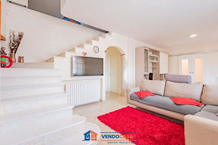 Casa quadrilocale in vendita in Frazione San Giovanni Perucca, Trinita