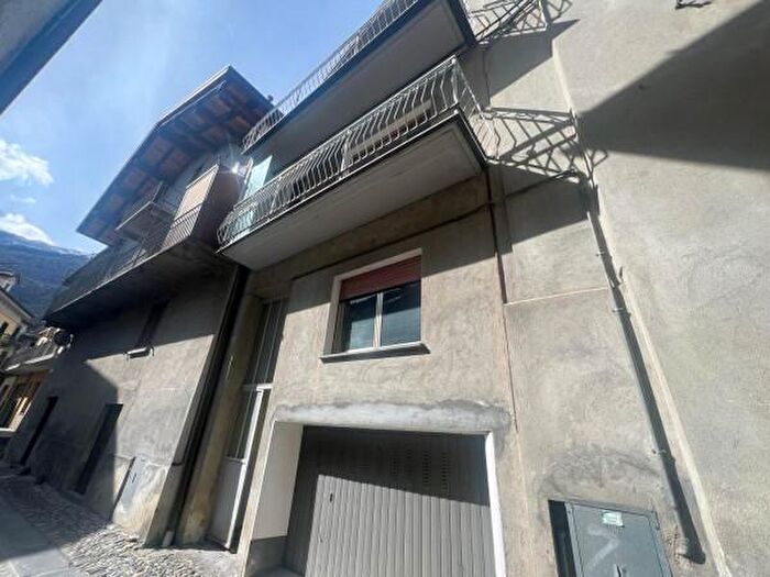 Casa con 6 locali in vendita in Via Piemonte, Quincinetto