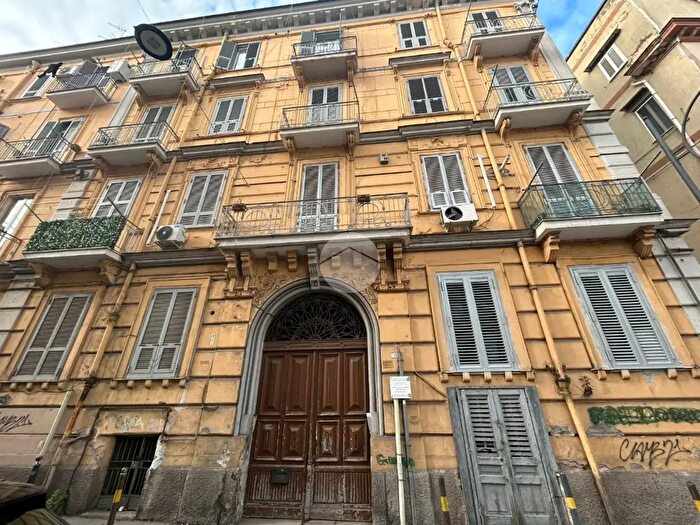 Appartamento bilocale in vendita in Piazza Vincenzo Aprea, Napoli