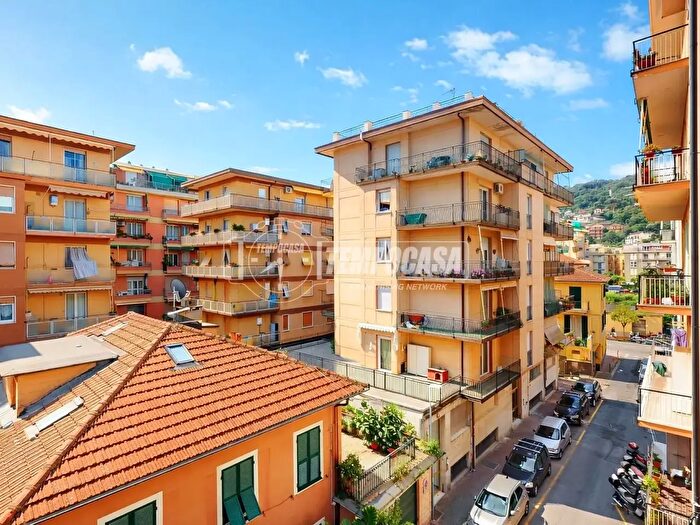 Appartamento trilocale in vendita in Rapallo