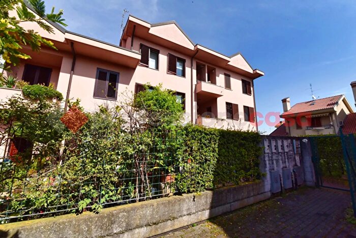 Appartamento quadrilocale in vendita in Piazza Frescobaldi, Paderno Dugnano