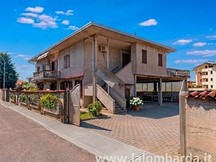 Casa con 6 locali in vendita in Via Giuseppe di Vittorio, San Giorgio Su Legnano
