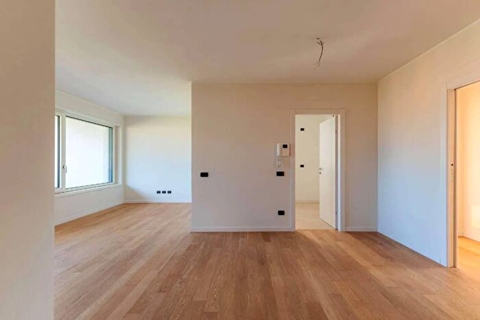 Appartamento quadrilocale in vendita in Via Meriggio B Sondrio Sondrio, Sondrio