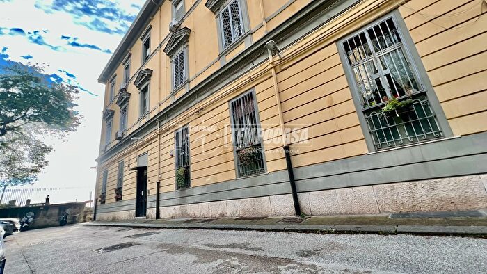Appartamento trilocale in vendita in Via Tiberio, Napoli