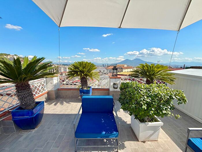 Appartamento bilocale in vendita in Via Stella, Napoli